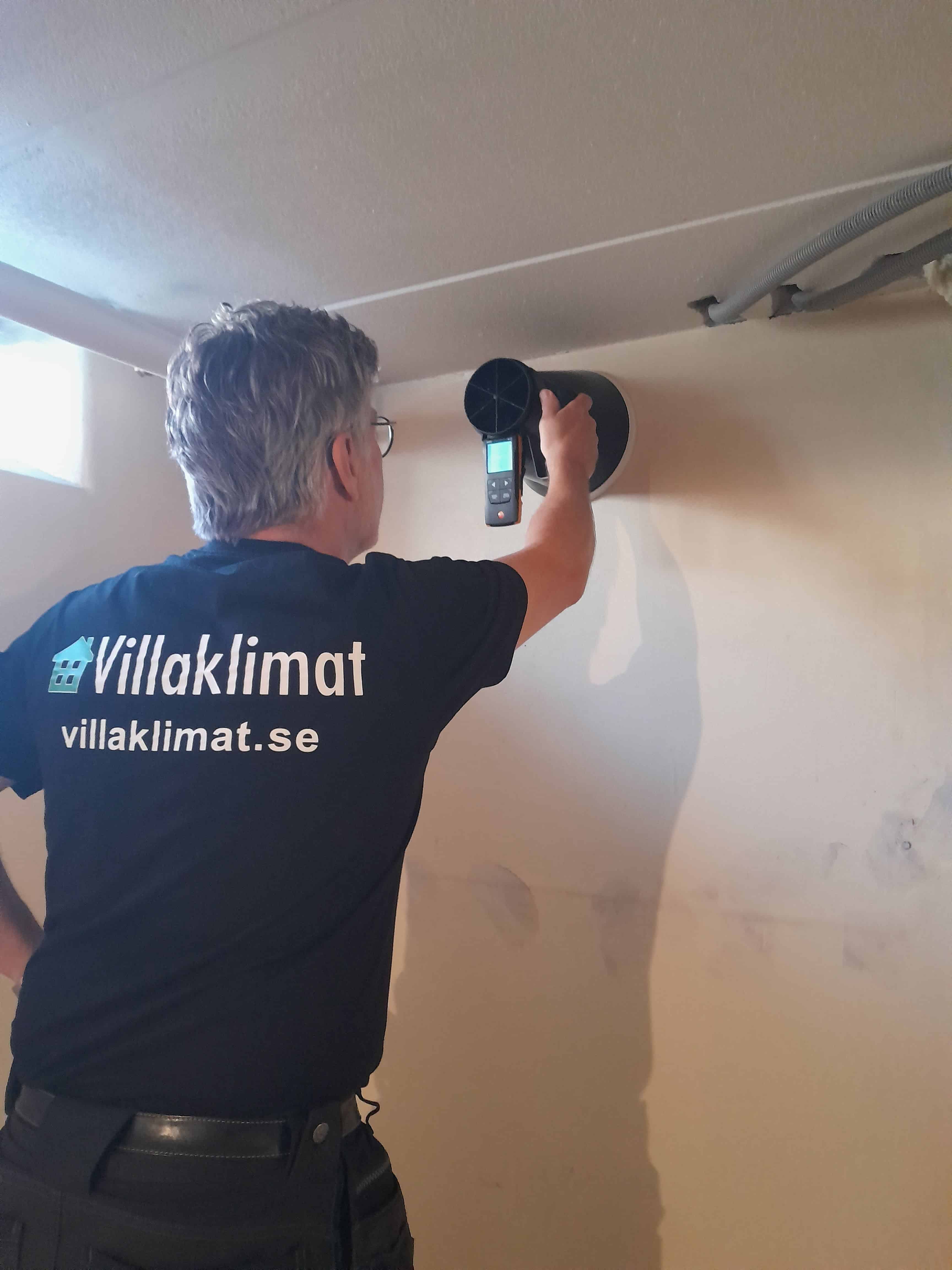 En bild på när radon mäts