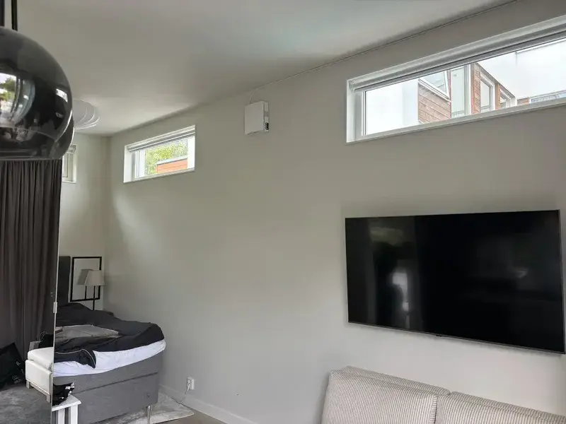 Air Pro V2.0 i modern villa med pool – bild 5